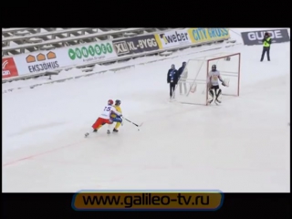 036. galileo. hockey with a ball